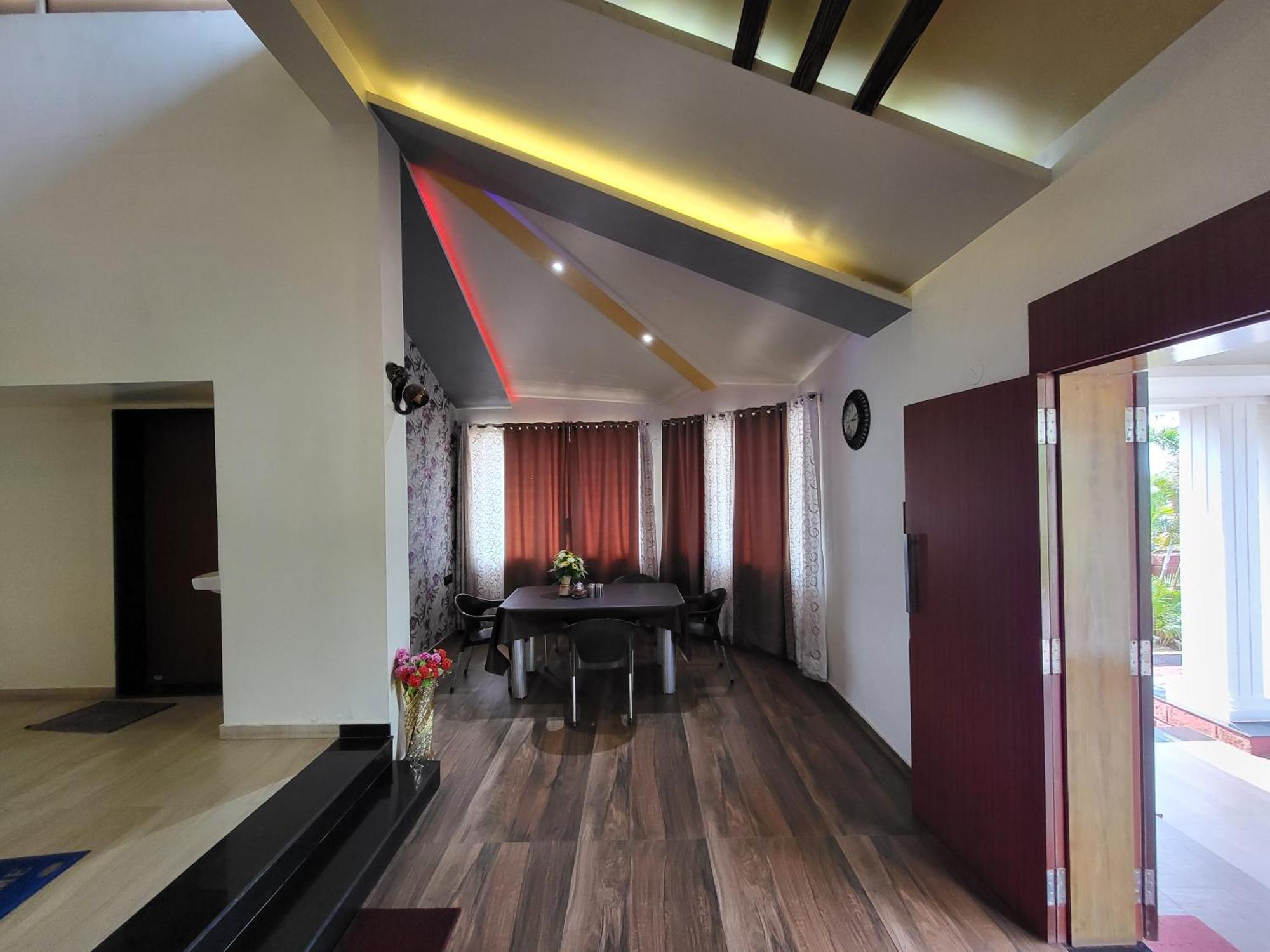Paras Holiday Home Satara Eksteriør bilde